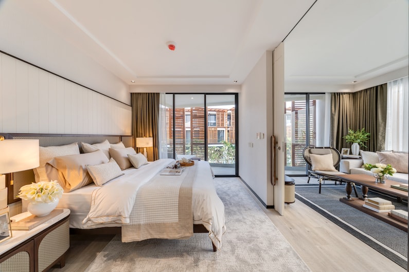 MASTER BEDROOM